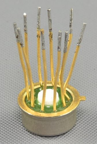 Fairchild-UA726 metal can chip as seen